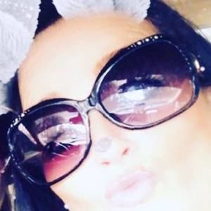 Meet your Posher, Hella